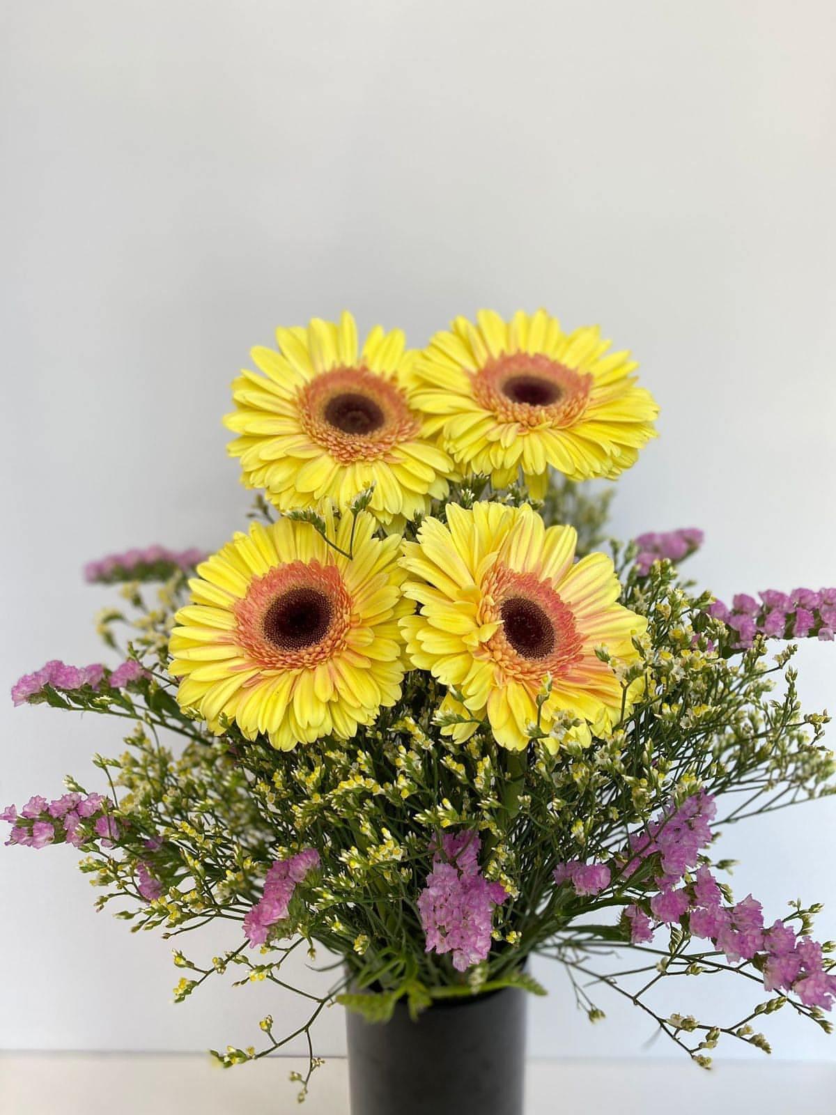 Besan Flowers Gerbera flower vase-Joy