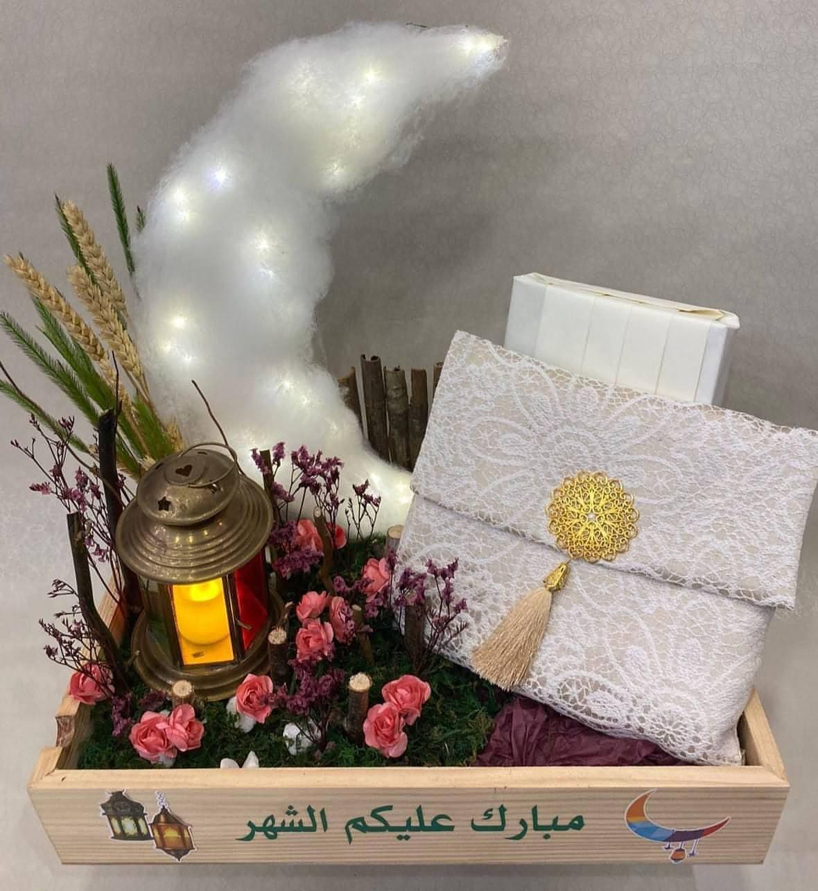 Ramadan Box, White Moon Ramdan Box - Besan Flowers