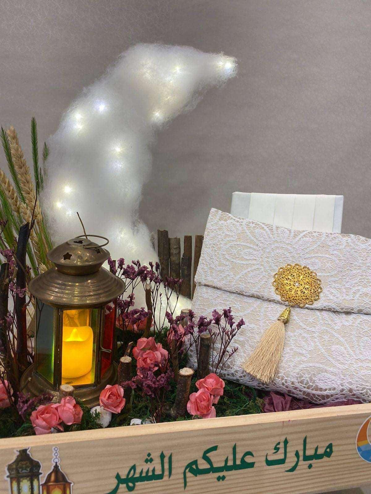 Ramadan Box, White Moon Ramdan Box - Besan Flowers