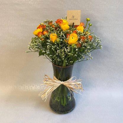 Ranunculus flower vase - Besan Flowers