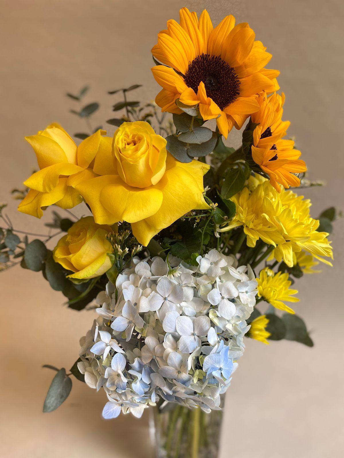 Sunrise Vase - Besan Flowers