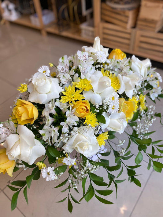 White & Yellow centerpiece.