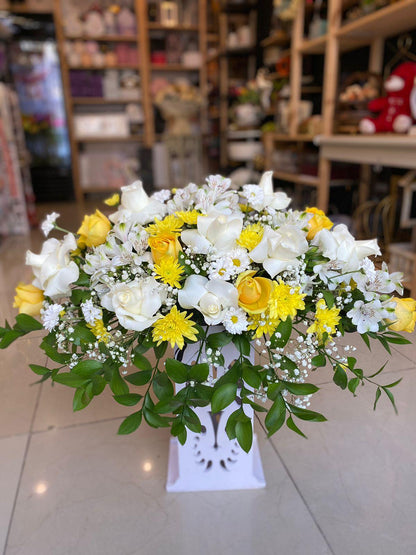 White & Yellow centerpiece.